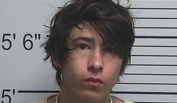 Con gái 9 tuổi bị xâm hại trong lúc mẹ 'bận' phê ma túy